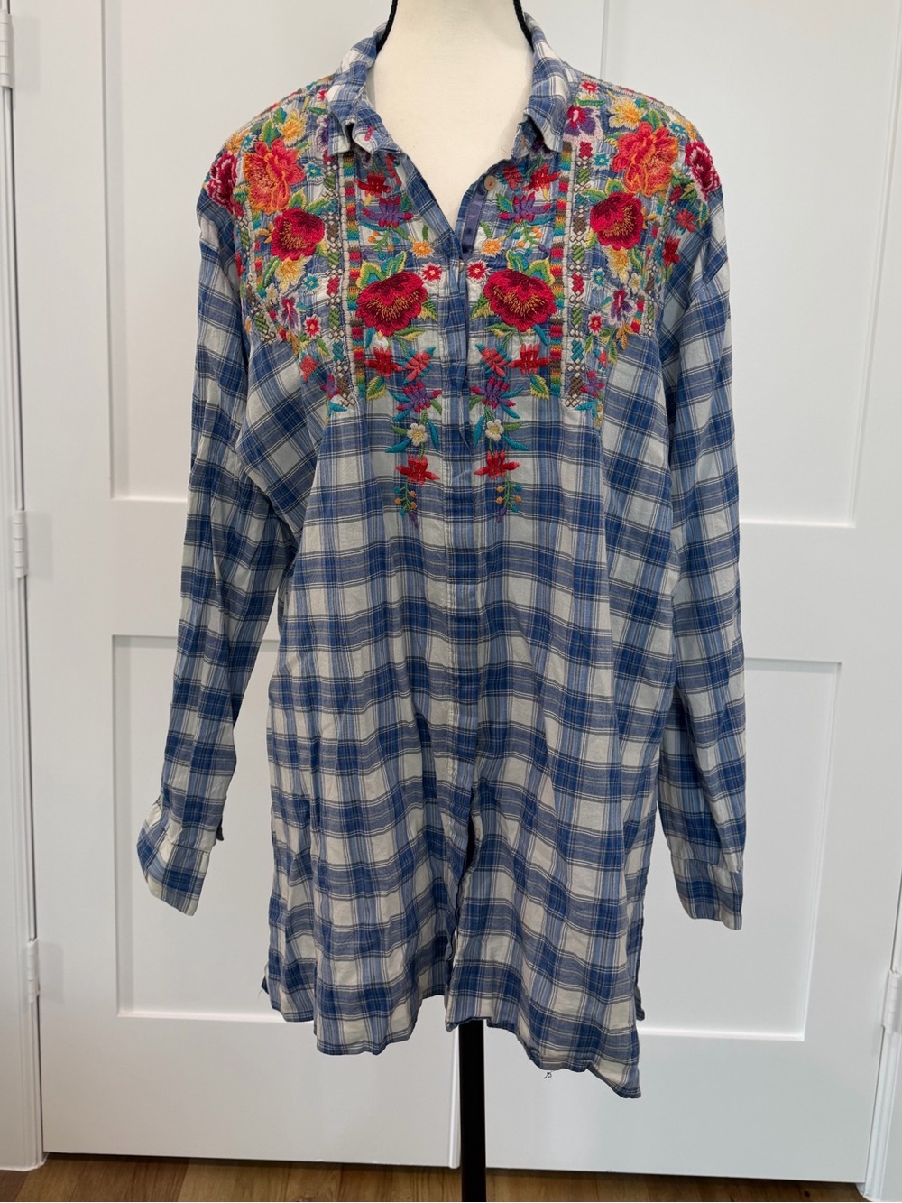Johnny Was Workshop XL Blue Plaid Floral Embroidered Button Down Tunic Top
